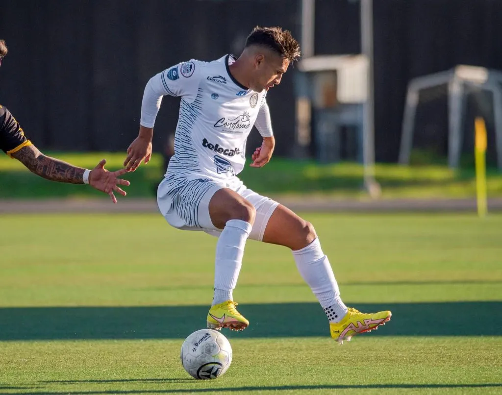 Castro volvió a jugar tras pasar 9 meses lesionado (Santa Ana FC).