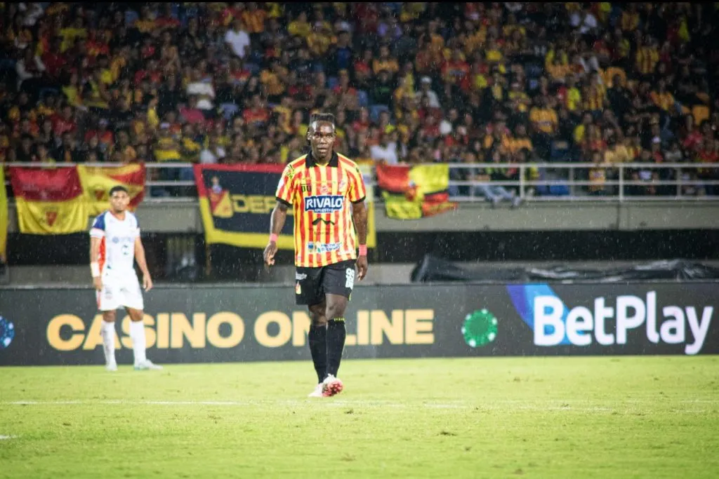 Rubilio Castillo anotó su primer gol con el Deportivo Pereira de Colombia, pero vivió una noche de pesadilla por el racismo.