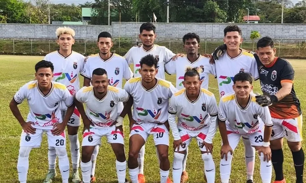 Salinas en un partido de la Liga 2 con Bambinos FC. (Foto de Bambinos FC)
