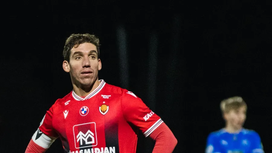 Pablo Punyed con la camiseta del Vikingur.