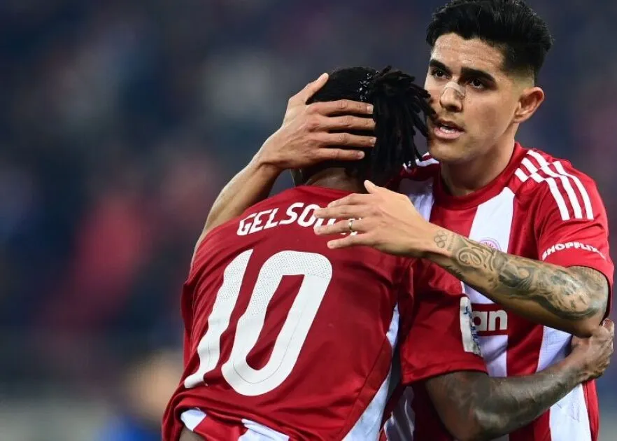 Luis Palma y Olympiacos enfrentarán una seguidilla de partidos que definirán todo. (Foto: Periódico Atens)