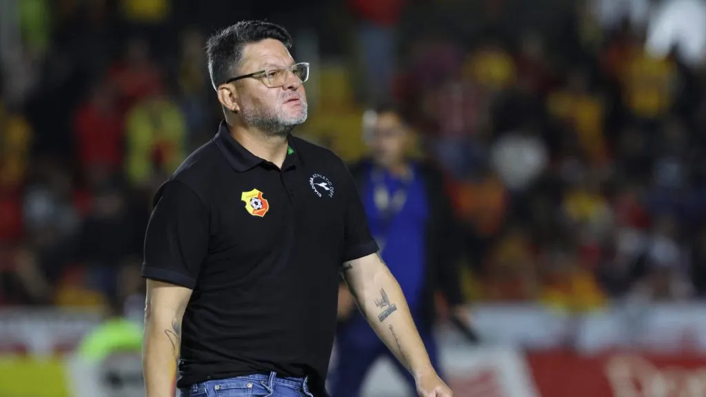 Ni Jafet Soto pudo evitar esto con Marcel Hernández.