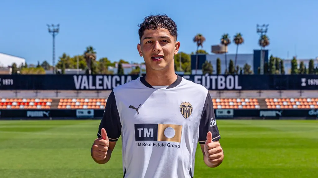 El futuro de Warren Madrigal se definirá en las próximas semanas (Valencia CF).