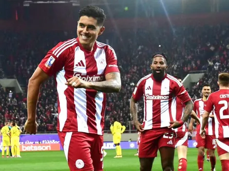 Luis Palma humilla al mexicano Orbelín Pineda en el Derby entre Olympiacos y AEK Atenas