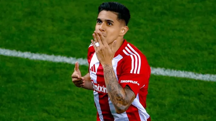 Luis Palma anotó su primer gol con la camisa del Olympiacos y lo hizo ante el AEK de Atenas.