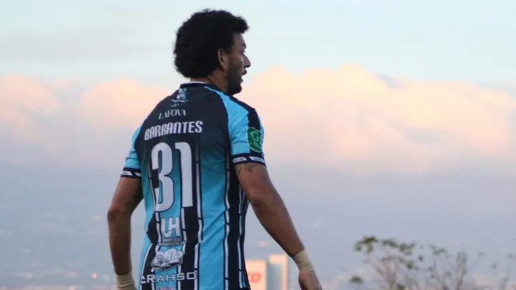 Michael Barrantes se queda afuera de Santa Ana