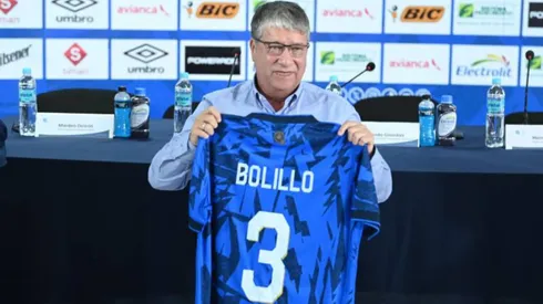Se acabó la paz: Bolillo Gómez recibe su primer ataque como entrenador de El Salvador.