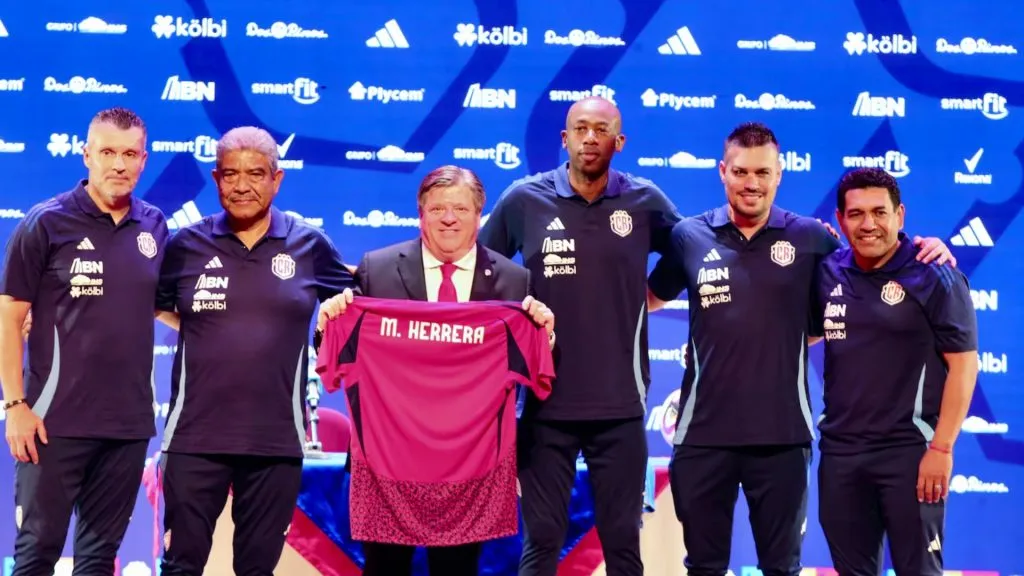 Miguel Herrera podría perder a Paulo Wanchope como su asistente en la Sele.