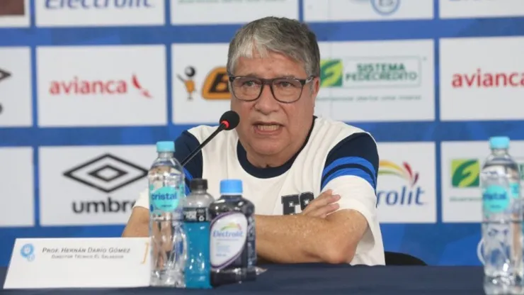 Hernán Bolillo Gómez lanzó fuerte crítica a los jugadores de El Salvador