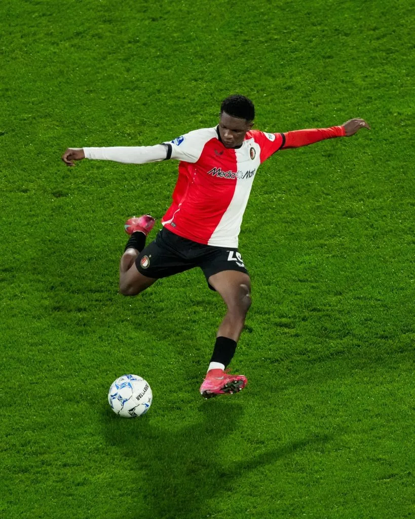 ,Givairo Read, joven lateral de 18 años, no podrá jugar la ida de los octavos de final (Feyenoord).