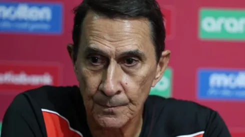 Guimaraes recibe dardos desde varios frentes.