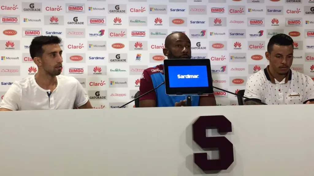 Mariano Torres junto a Wanchope en 2016. (La Teja)