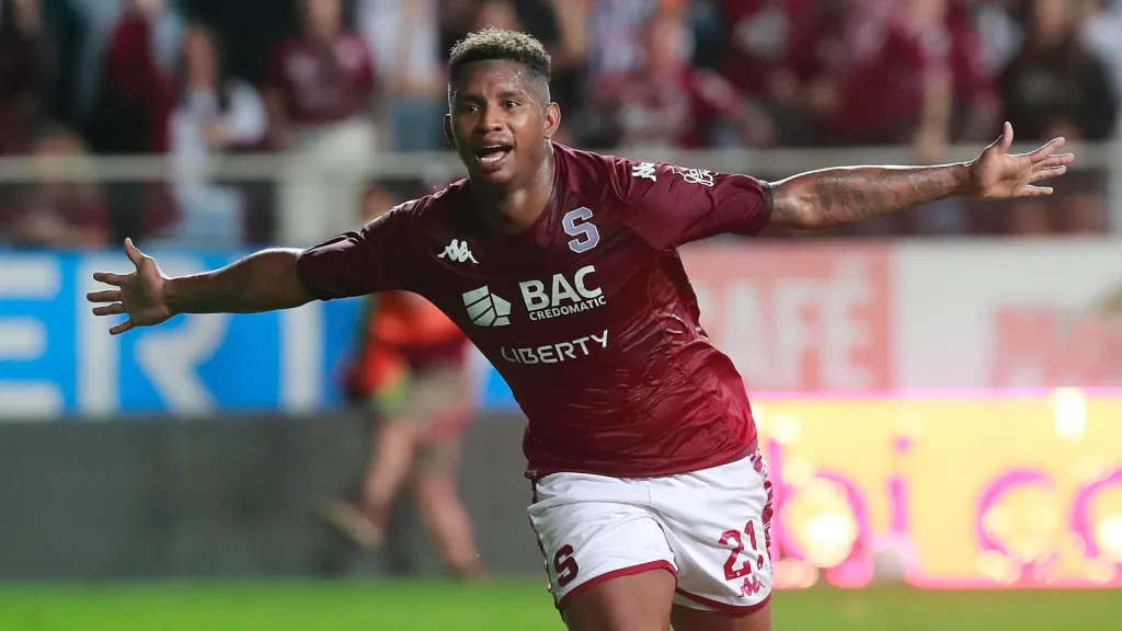 Fidel Escobar celebra el golazo que le metió a Alajuelense en el clásico del 4 de noviembre de 2023. (Foto: Rafael Pacheco Granados / La Teja)