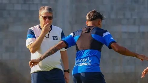 El Bolillo Gómez recibe su primera mala noticia desde que tomó el mando de la Selección de El Salvador