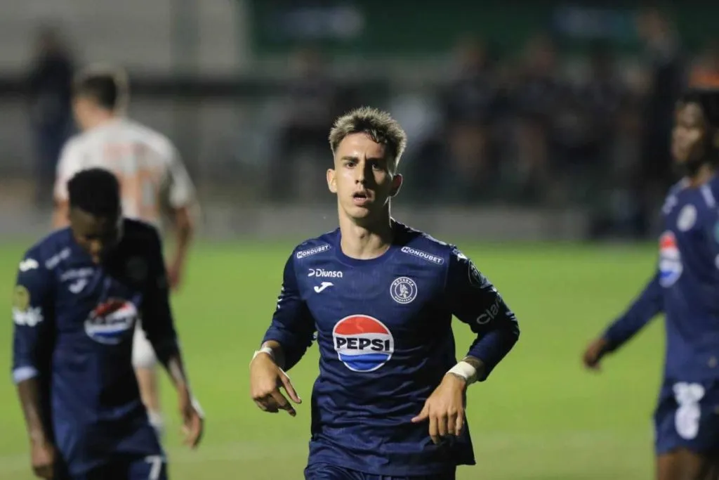 Rodrigo Auzmendi volverá a jugar hasta la fecha 13 del torneo Clausura 2025.