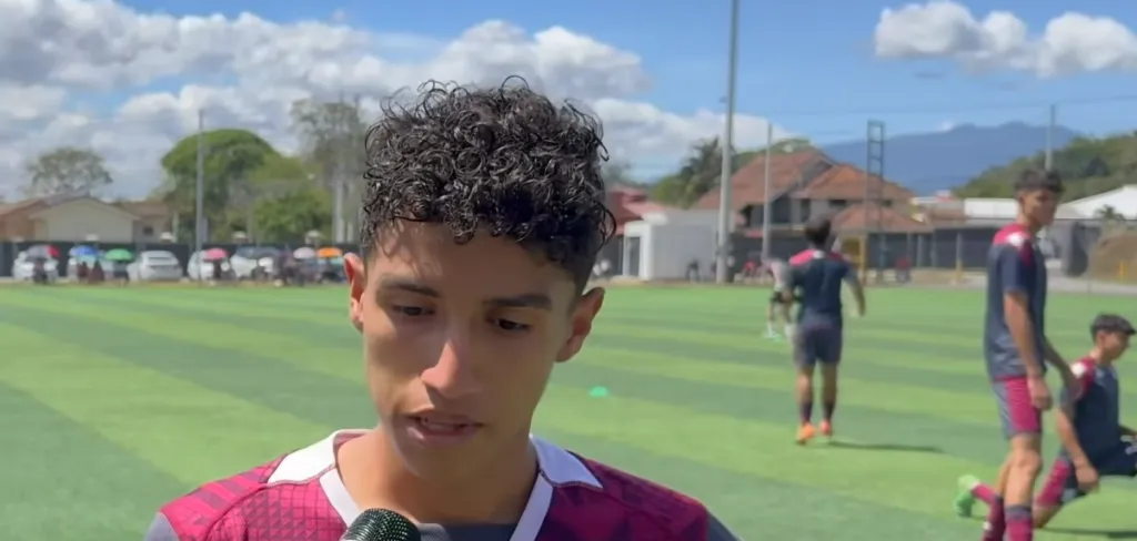 Brandon Matarrita espera su momento (Estefan Monge).