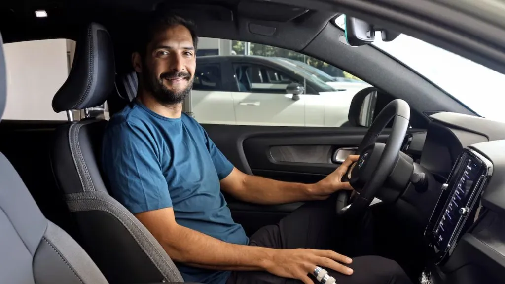 Celso Borges contó lo que es indispensable en sus viajes.