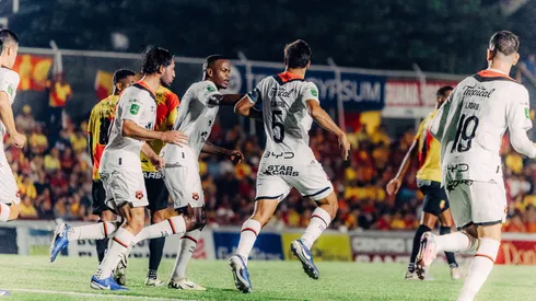 El fichaje que quiere Alajuelense está en conflicto con su club