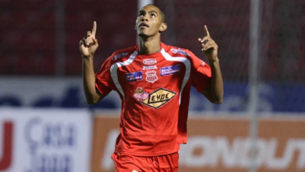 Jerry Bengtson debutó en Primera División con CDS Vida.