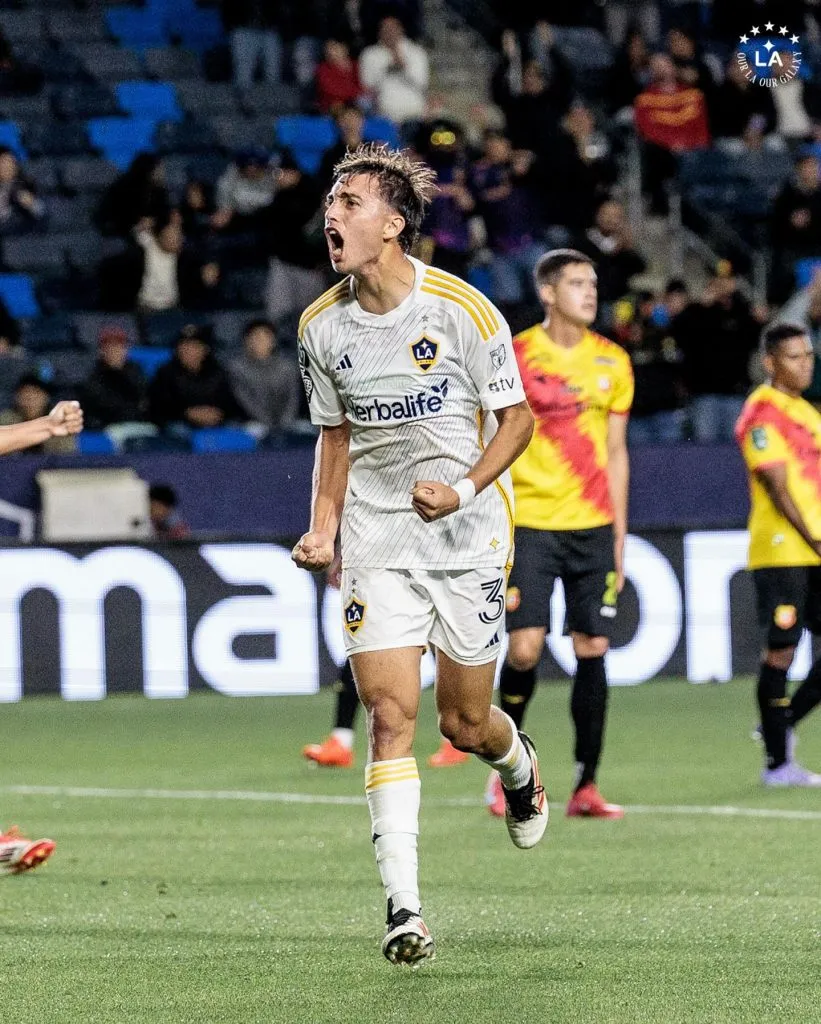 LA Galaxy arrasó con Herediano (LA Galaxy).