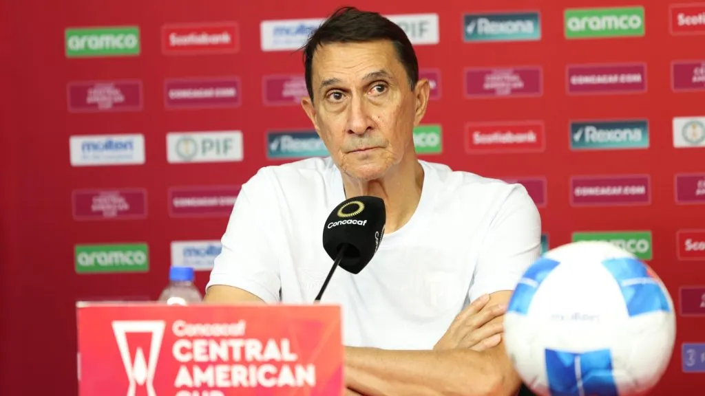 Alexandre Guimaraes en el ojo de la tormenta.