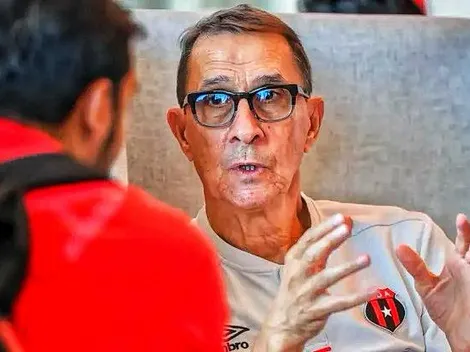 Guimaraes lo limpió de Alajuelense, todavía le duele y manda un mensaje para volver