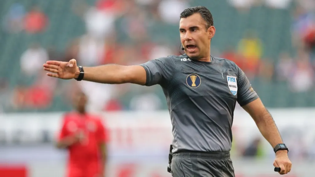 Mario Escobar, árbitro mundialista en Qatar 2022, dirigió a México en 8 encuentros de los cuales ganó 3, empató 3 y perdió 2. (Foto: Getty)