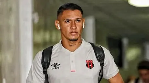 "Desde arriba": el conmovedor festejo de Fernando Piñar, campeón con Alajuelense a dos meses de la muerte de su novia