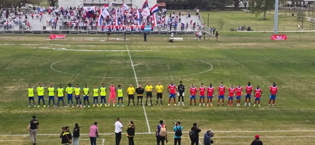 De “potrero” fue catalogada la cancha dónde jugó Olimpia. (Foto: Cortesía)