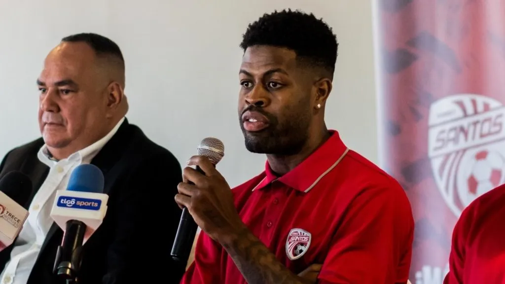 Manjrekar James tiene problemas migratorios.