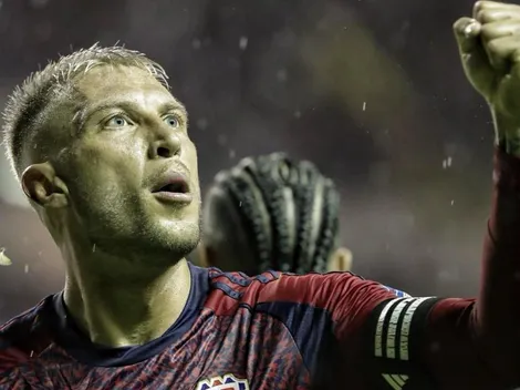 Enojo en La Sele: Francisco Calvo se mete con la gente y dice lo que la afición no quería escuchar