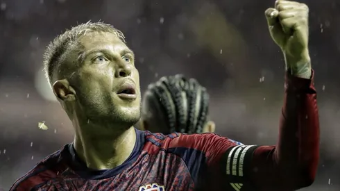 Enojo en La Sele: Francisco Calvo se mete con la gente y dice lo que la afición no quería escuchar