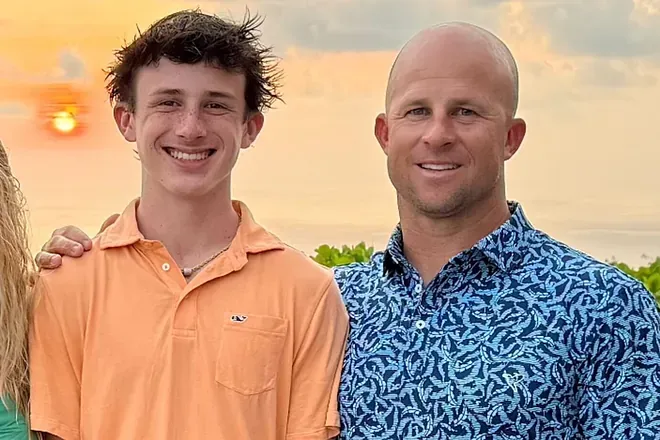 Brett Gardner junto a su hijo Miller