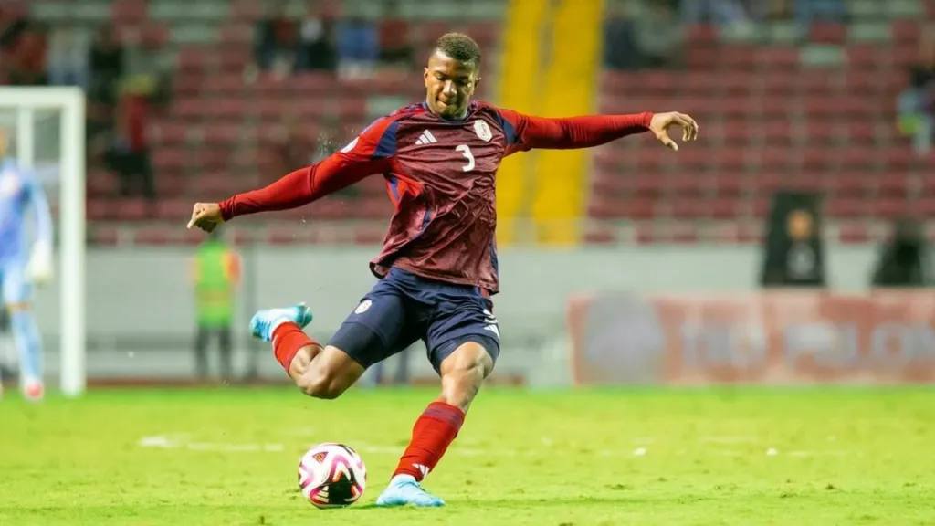 Jeyland Mitchell encendió las alarmas en la Selección (FCRF).