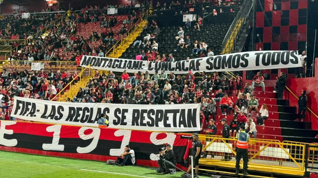 El mensaje de los aficionados de Alajuelense a Concacaf y FIFA.