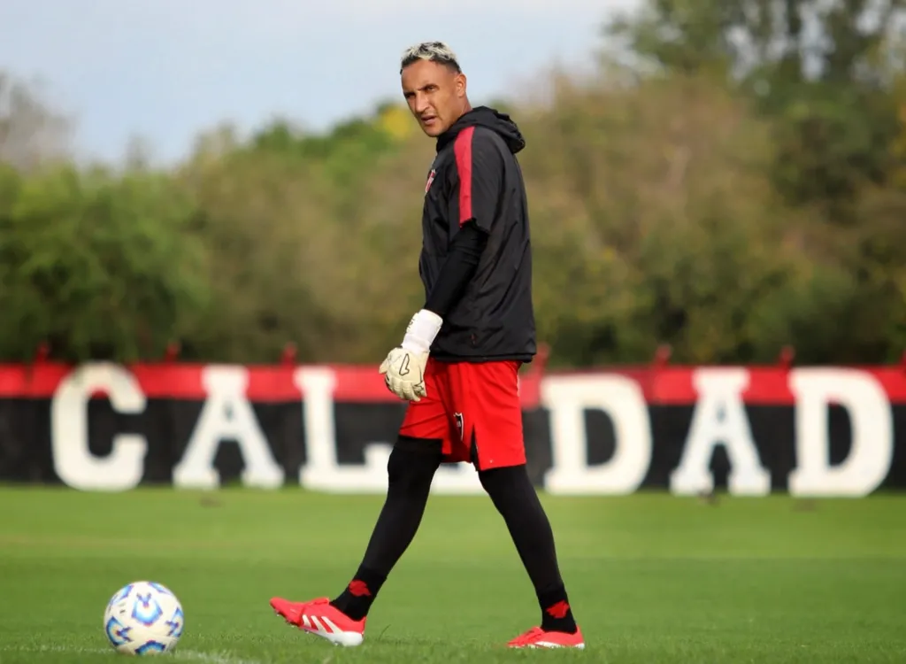 Keylor Navas recibió 9 goles en ocho partidos y dejó la valla invicta en dos de ellos. (Foto: Newell’s)