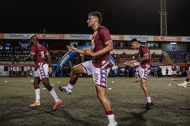 El futuro de Douglas Sequeira parece alejarlo de Tibás (Saprissa).