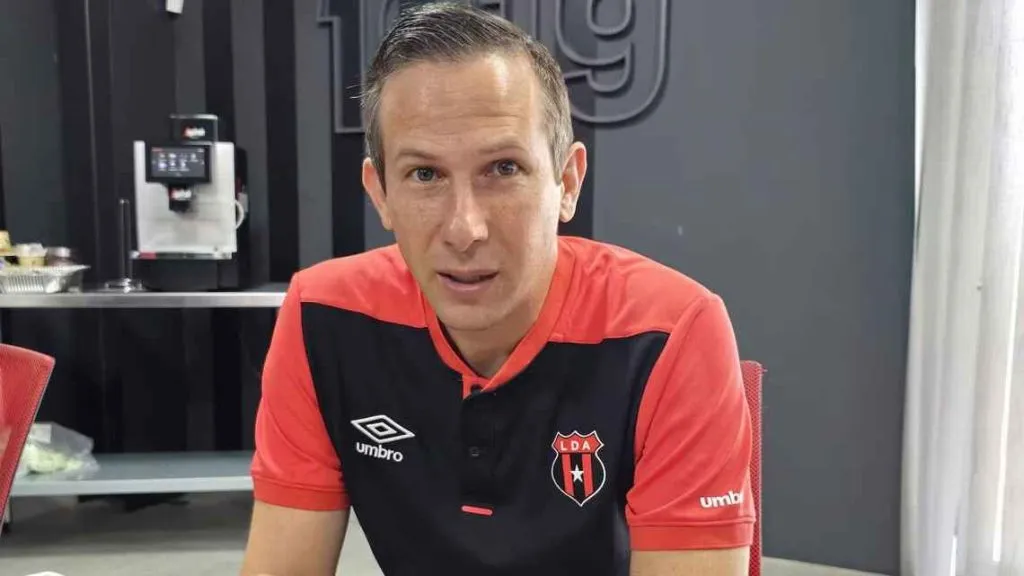 León Weinstok abogado de Alajuelense