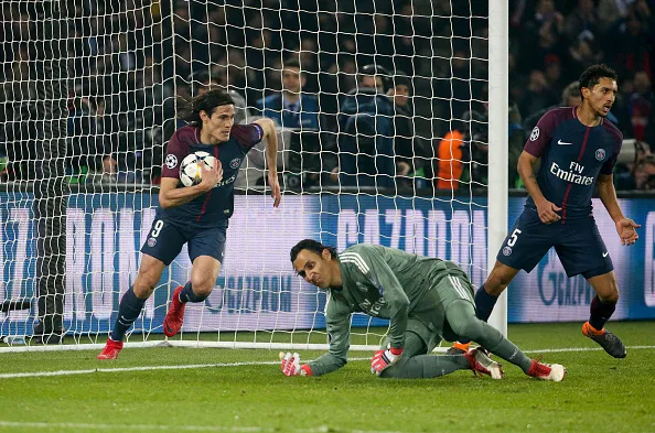 Cavani y Keylor Navas también se enfrentaron por la Champions League (Getty Images)