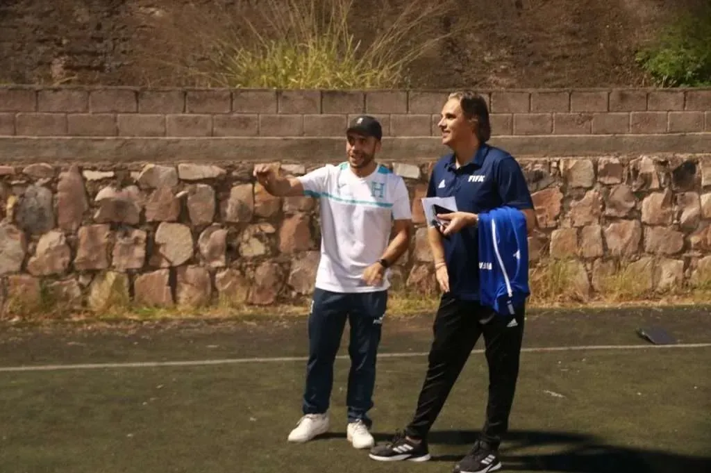 Nuno Gomes, ex compañerod de Cristiano Ronaldo estuvo en el Birichiche. Foto: FFH.