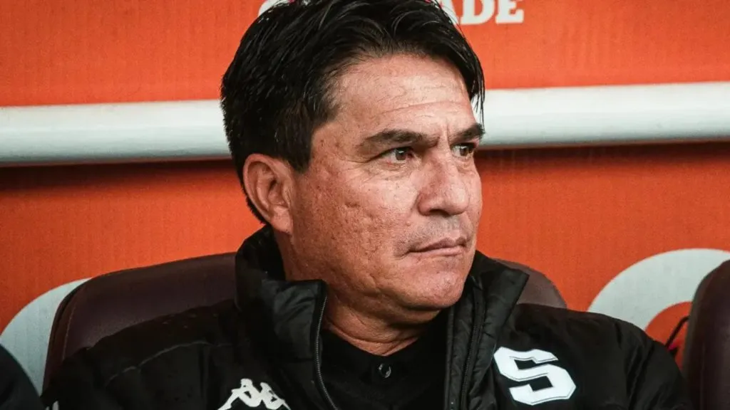 Vladimir Quesada podría ser despedido de Saprissa.