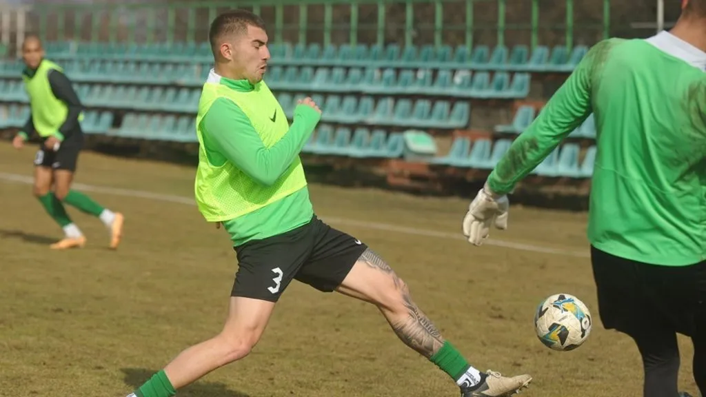 Fernán Faerron no juega en Ucrania.