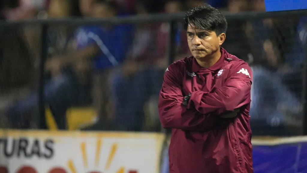 Vladimir Quesada ganó 17 títulos en Saprissa, contando sus etapas como jugador y técnico. (Foto: La Nación)