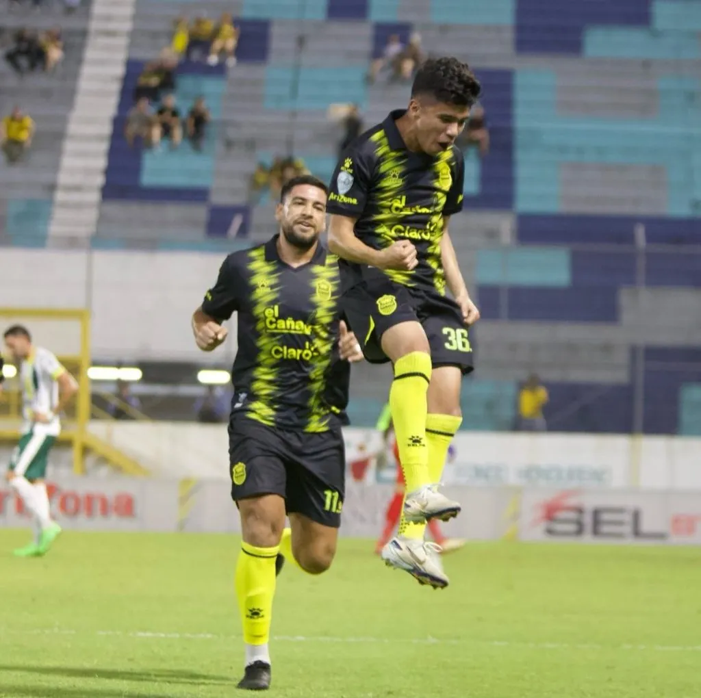 Roberto Osorto llegó a 50 partidos con Real España. (Foto: RCDEspana)