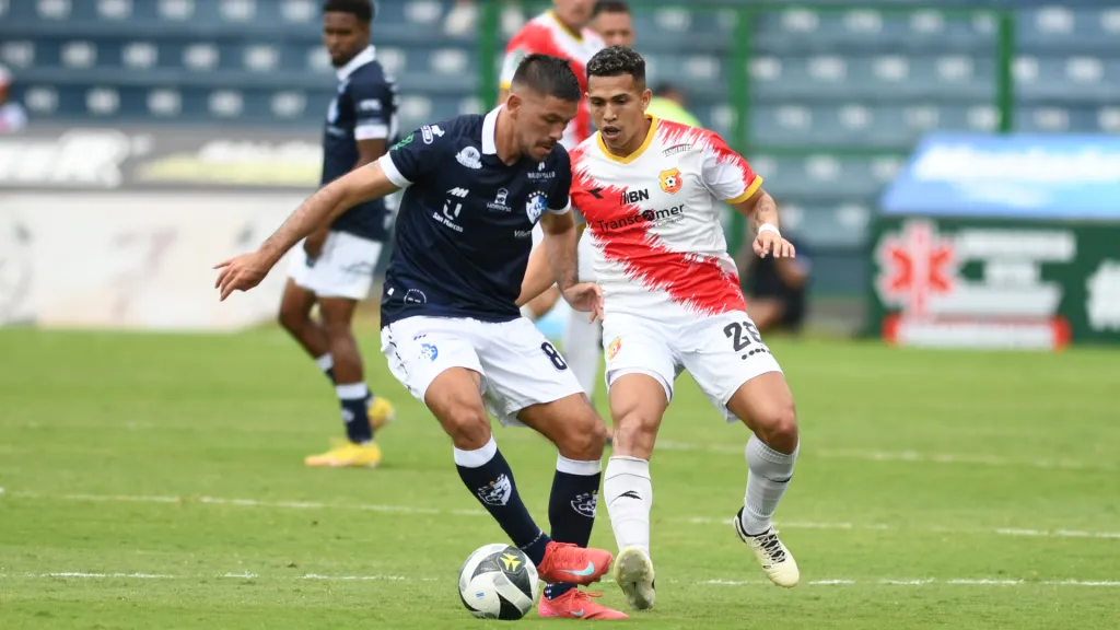 Un gol de Marcel Hernández bastó para que Herediano venciera a Cartaginés en su último cruce, albergado por el “Fello” Meza. (Foto: Jorge Navarro / La Teja)