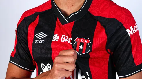 De Alajuelense a un rival directo: Guimaraes lo relegó y ya tiene ofertas