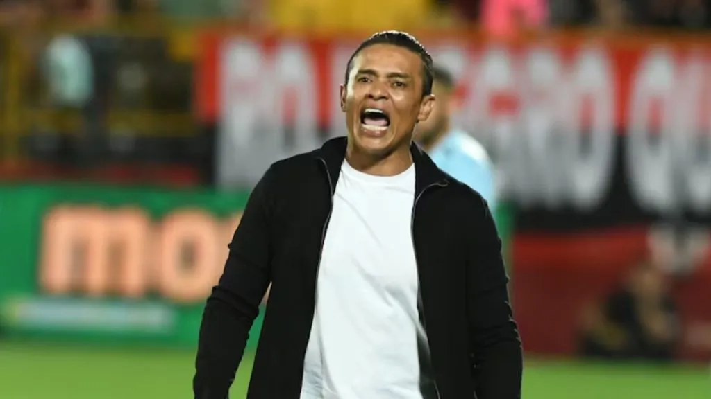 Paté Centeno en el partido de Santos vs. Alajuelense.