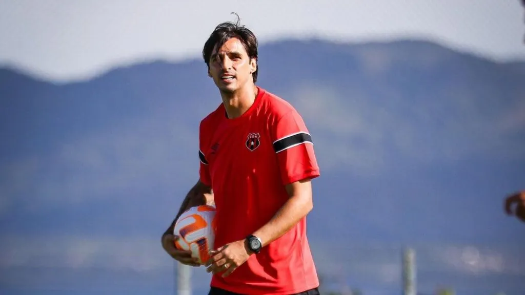 Bryan Ruiz no seguirá siendo asistente técnico de Machillo Ramírez (LDA).