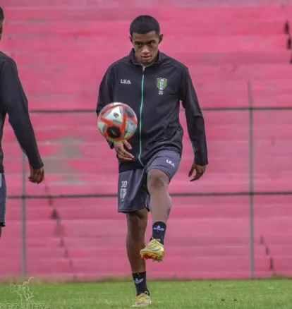El jugador cerca de debutar en el Real Tomayapo de Bolivia.