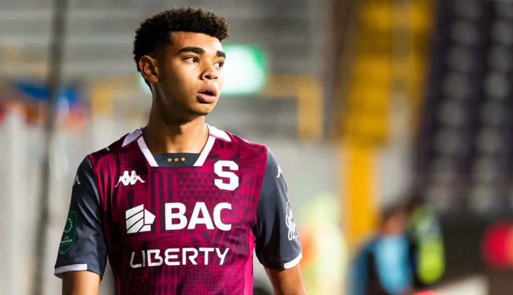 Dax Palmer empieza a llamar la atención en Europa (Saprissa).